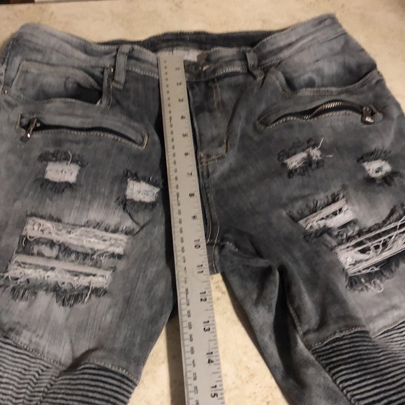 Men’s 34 Crysp Denim grey in color - Picture 8 of 14